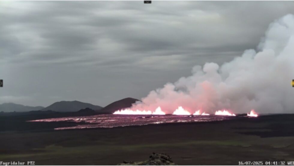 A new volcanic eruption began in Iceland on July 16 at the Sundhnúksgígaröð crater row. Lava covers 3.2 km²; gas pollution and evacuations underway.