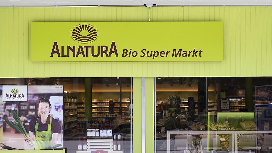 Alnatura will close all 25 Swiss stores by the end of 2025. The exit follows the end of its franchise deal with Migros Zürich. The brand remains in supermarkets.