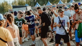 Tomorrowland 2025 starts on time despite Mainstage fire on July 16 – new stage built in 48h, 800+ artists, 400,000 fans, global lineup, full access confirmed.