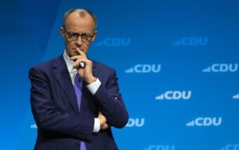 Chancellor Merz suspects a link between Russia’s latest strikes on Ukraine and Putin–Trump talks. German officials observe a recurring pattern.