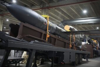 Ukraine launches serial production of its “Flamingo” missile (3,000 km), while Turkey presents the hypersonic “Tayfun.” Both mark major defense milestones.