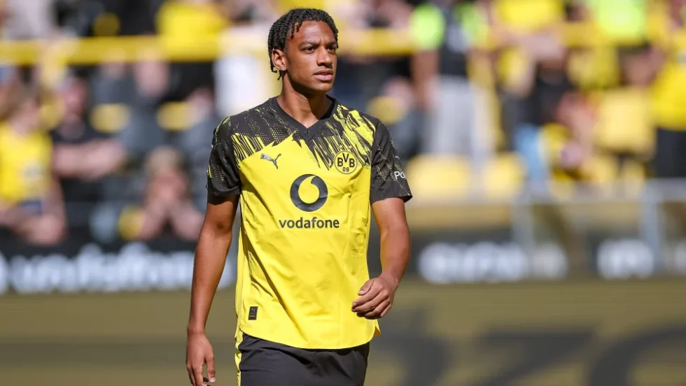 Who broadcasts DFB-Pokal? RWE vs. BVB live on Monday, 8:45 PM on ARD & Sky. Kovac trusts young Mané in defense. Full house expected in Essen.