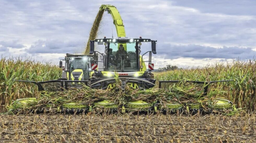 Claas presents the Jaguar 1000: up to 1,100 hp, 500 t/h throughput, new drive concept and AI-powered analysis for maximum harvesting efficiency.