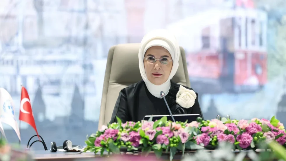 Turkey’s First Lady Emine Erdoğan calls on Melania Trump to show compassion for children in Gaza, citing UN data and thousands of civilian deaths.