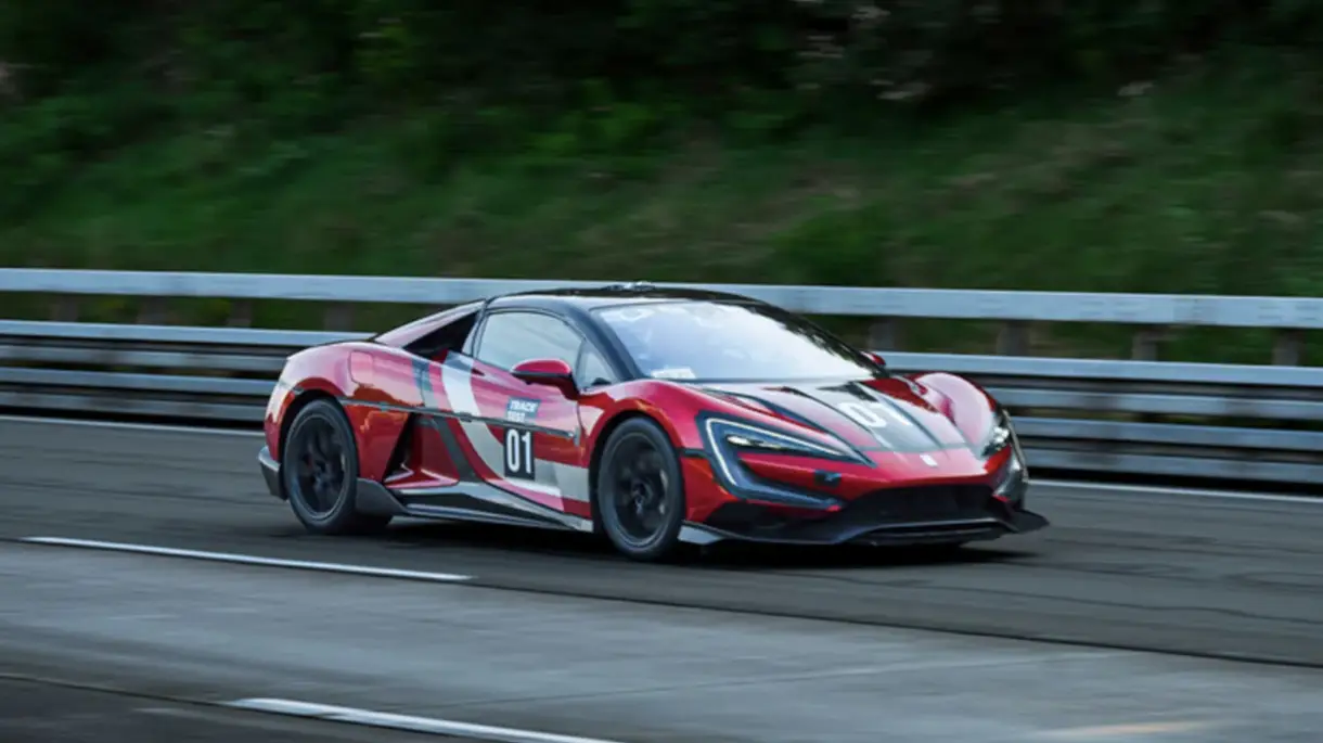 The all-electric BYD Yangwang U9 Xtreme hit 496.22 km/h in Germany, dethroning Bugatti as the world’s fastest production car and redefining hypercar speed.