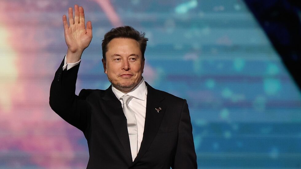 Grokipedia, Elon Musk’s AI encyclopedia by xAI, challenges Wikipedia with open access, banned sources, fact-checking by Grok, and no censorship.