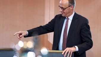 Heated Bundestag session on the pension bill: Green MP Andreas Audretsch criticizes Die Linke's strategy as Chancellor Merz demands a 'Kanzlermehr' confidence vote.