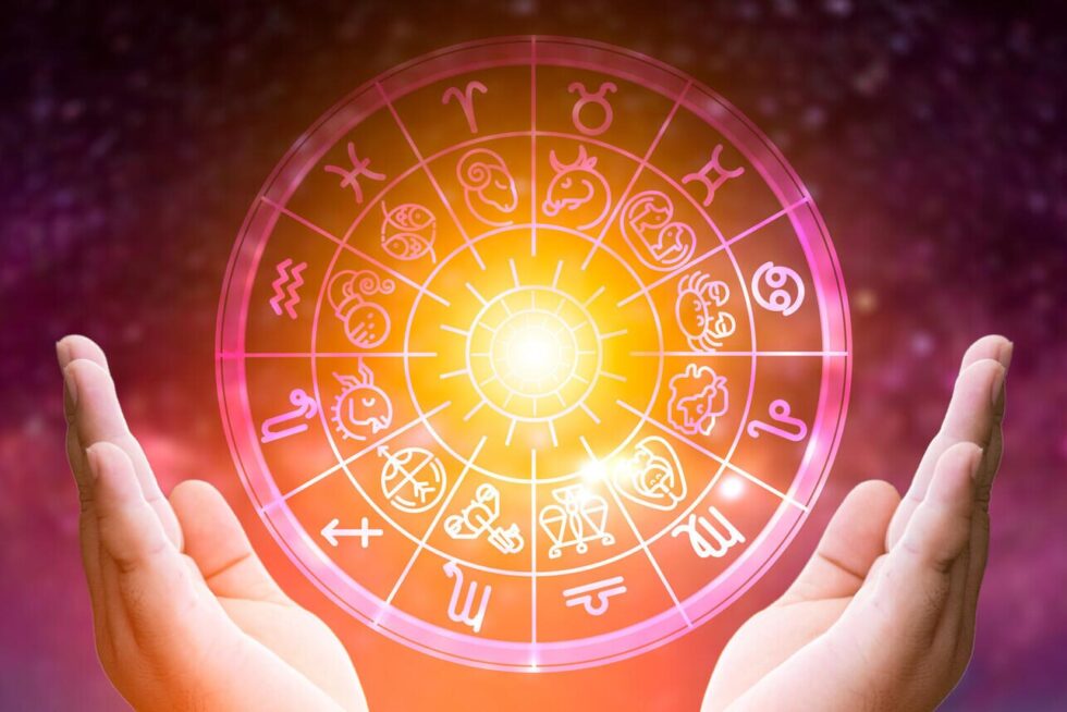 Horoscope 12/16/2025: Detailed analysis of the Capricorn Moon and Venus-Neptune aspect. Practical advice for career, love, and money for all signs.