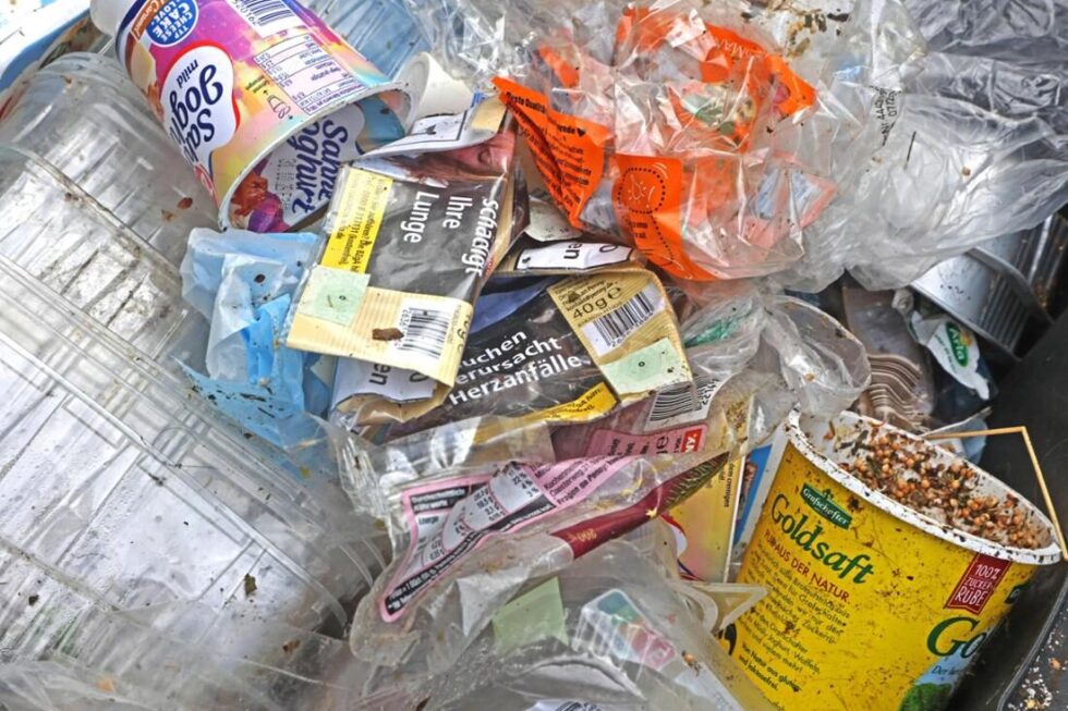 Waste bin rules 2026 introduce chip tracking and fines up to 10,000 euros for electronics. Learn about new collection times, fees, and EU packaging laws.