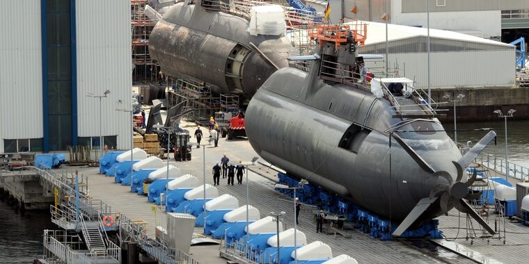 TKMS in Kiel nears a multi-billion-euro deal for six Indian Navy submarines. Analysis of the strategic defense contract, technology transfer, and job security in Kiel.
