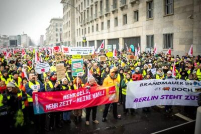 Public sector strike in Berlin & Brandenburg: 5,000 march for 7% pay rise. Schools & daycare centers closed. Unions warn of escalation ahead of Potsdam negotiations